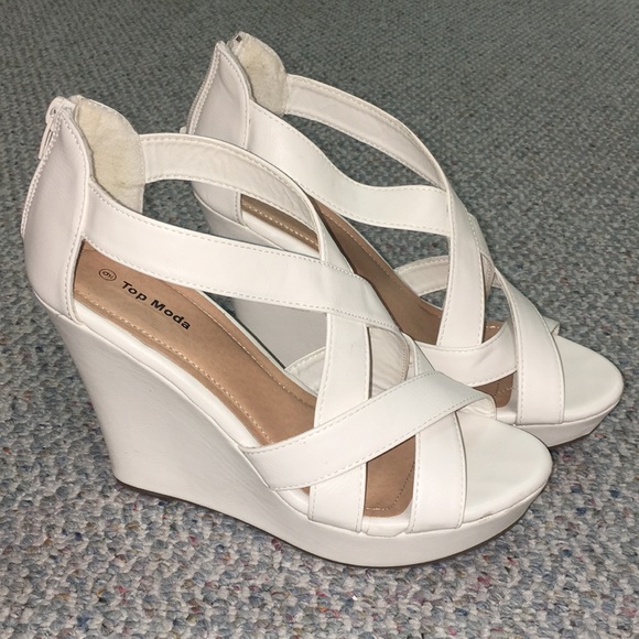 boys moschino trainers